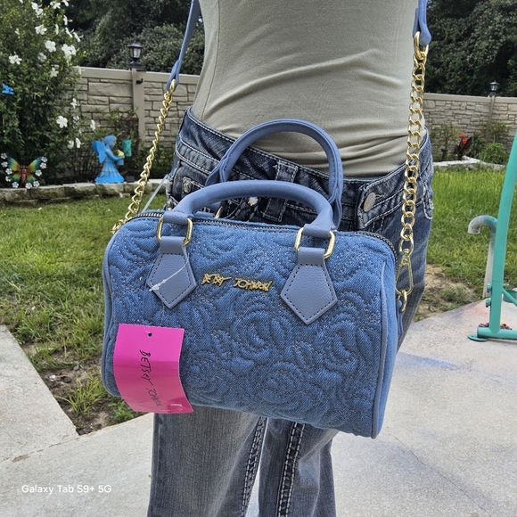 BETSEY JOHNSON BLUE BETSEY JOHNSON DENIM/ROSE EMBROIDERED CROSSBODY - Picture 3 of 6